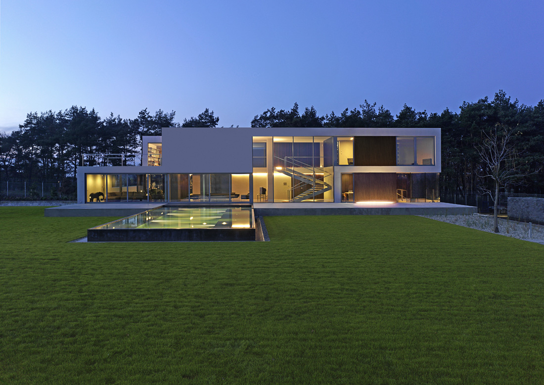 Aatrial House / KWK PROMES