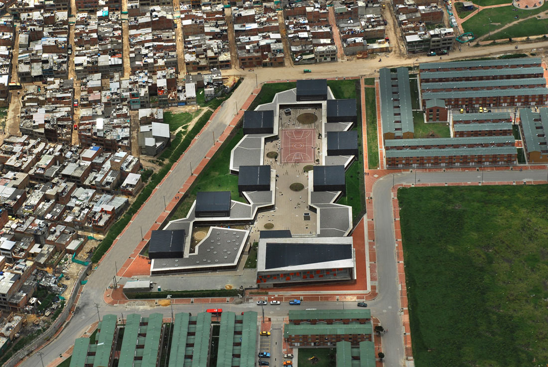 Gerardo Molina School / Giancarlo Mazzanti