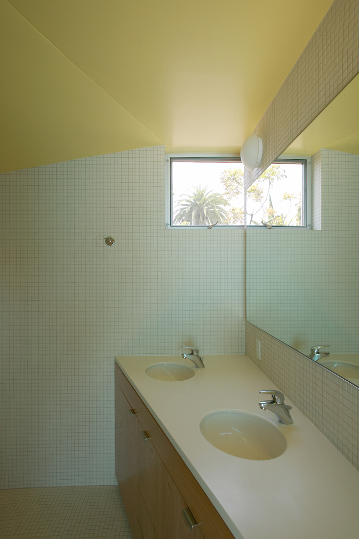 Sale house / Johnston Marklee & Associates