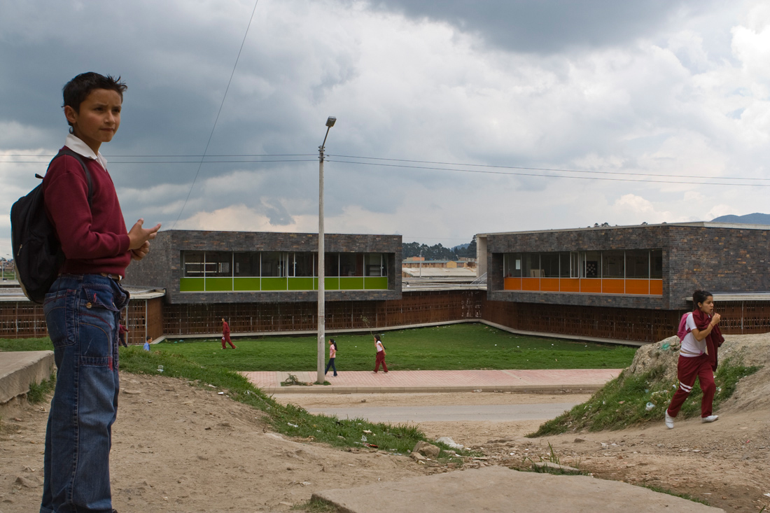 Gerardo Molina School / Giancarlo Mazzanti