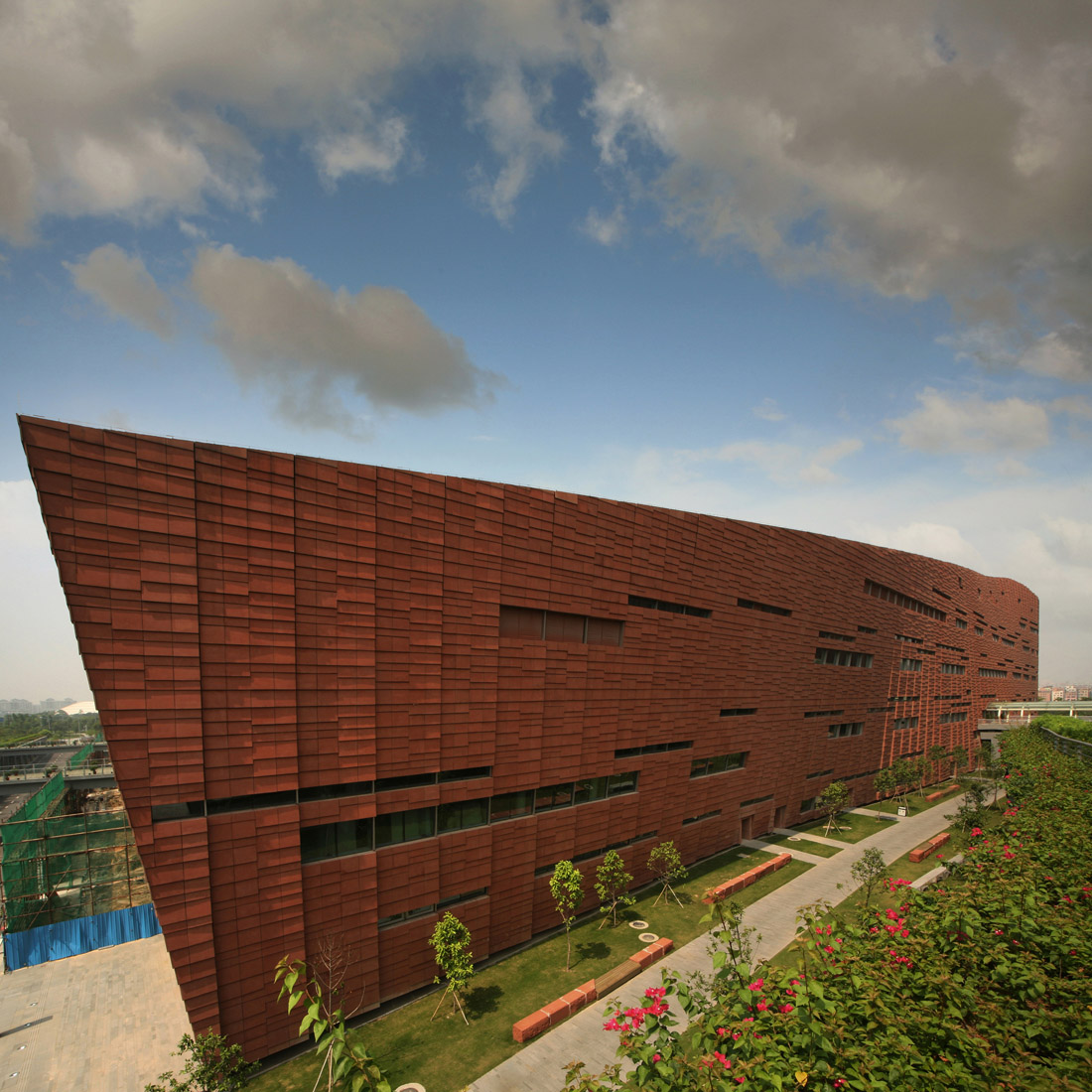 Guangzhou Baiyun International Convention Center / BURO II + CITIC
