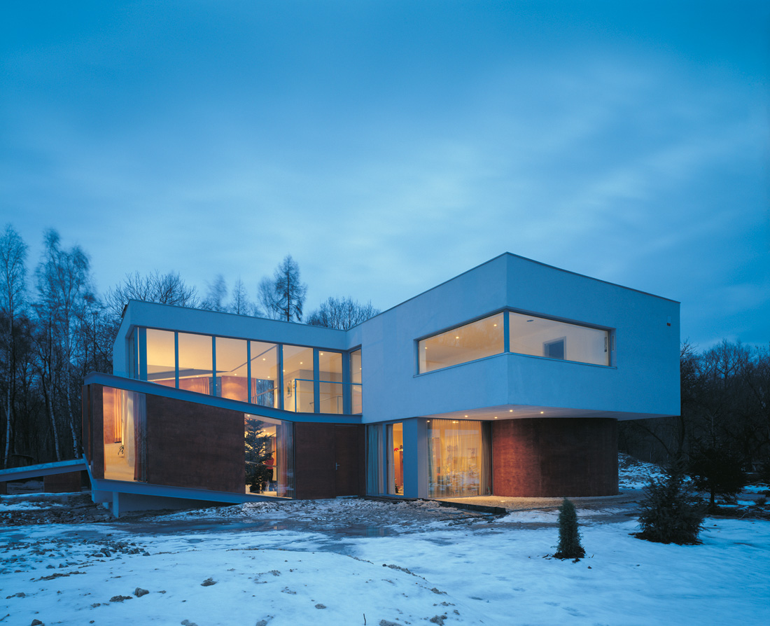 1322229746_05-night-view-1-broken-house 1322229746_05-night-view-1-broken-house