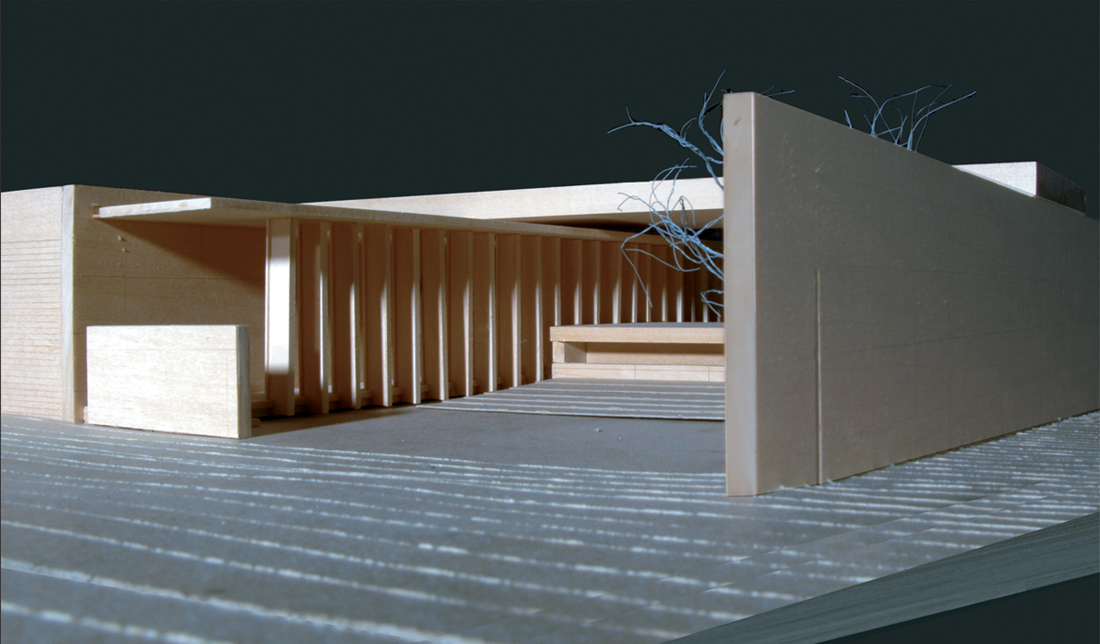135457021_4 model 01