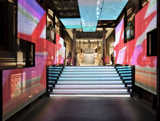 1832571234_02-pantallas-de-leds-en-la-entrada