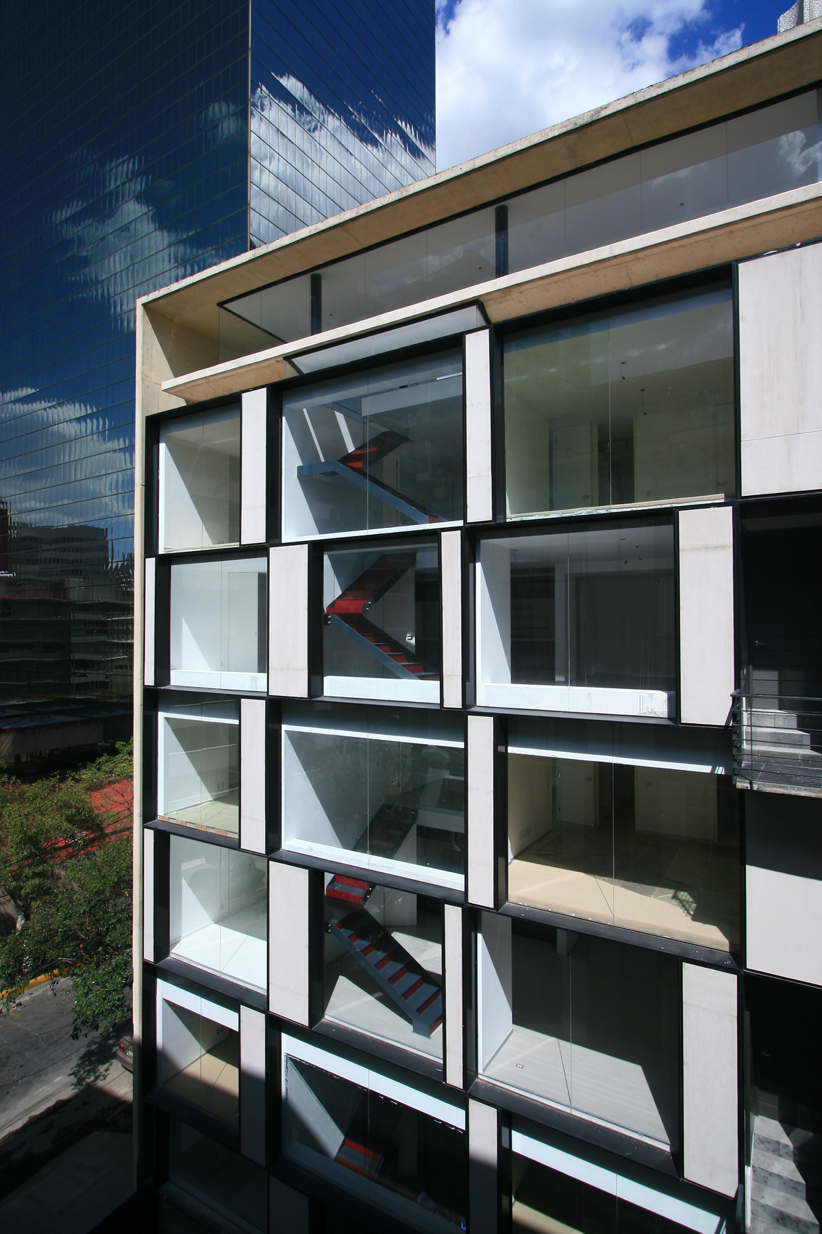 Monte Elbruz Building / Garduño Arquitectos
