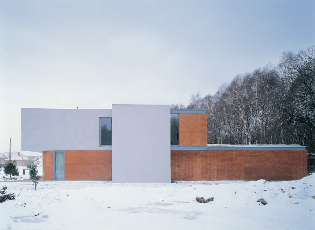 968459627_03-view-broken-house 968459627_03-view-broken-house