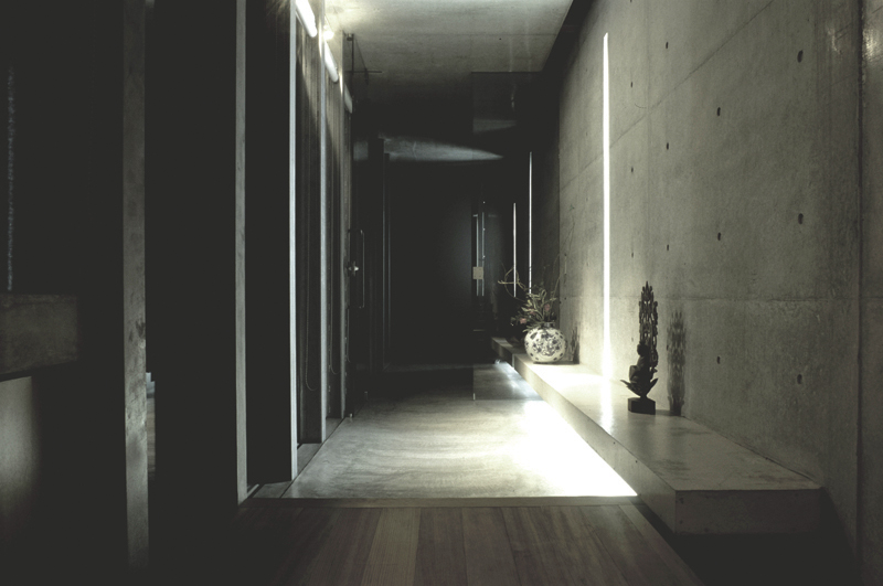 976848376_entry-night-horiz 976848376_entry-night-horiz