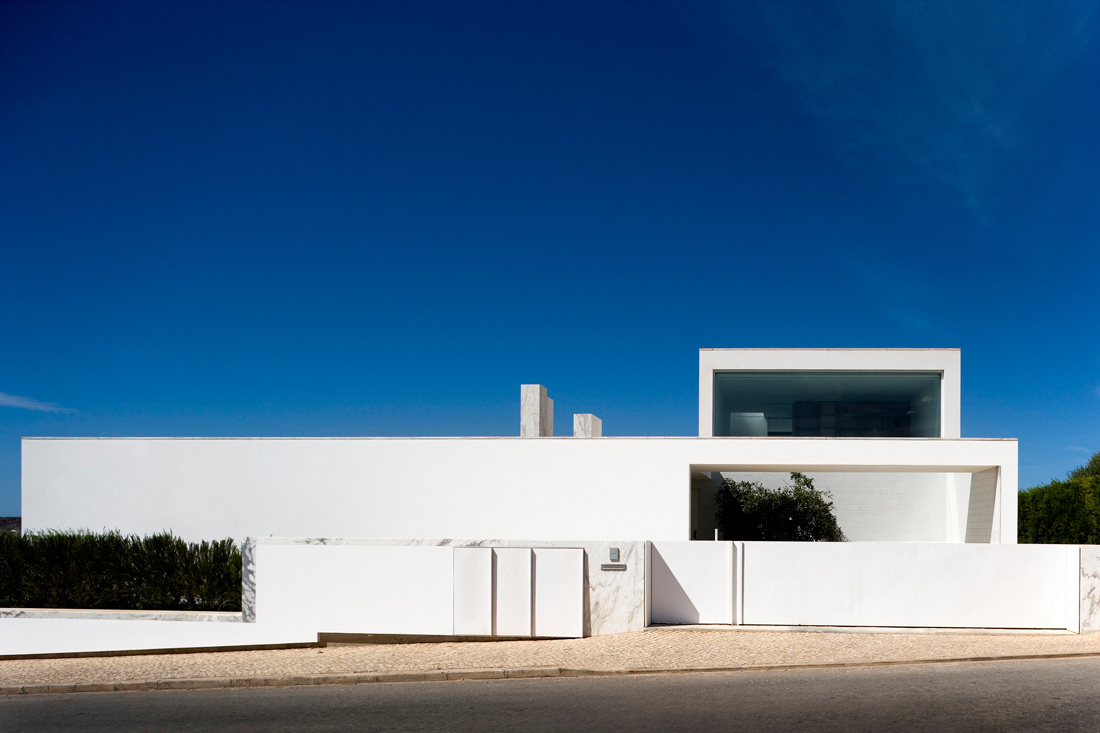 House in Matinhal / ARX