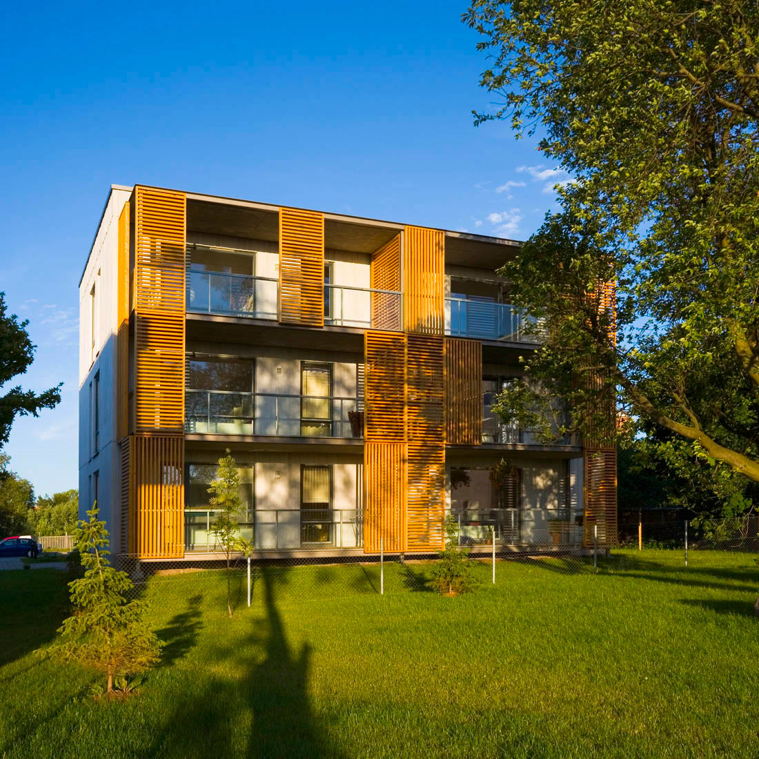 6 residential houses in Pahkli street / JVR Arhitektuuribüroo