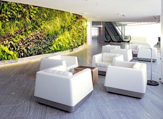 QANTAS DEPARTURE LOUNGE