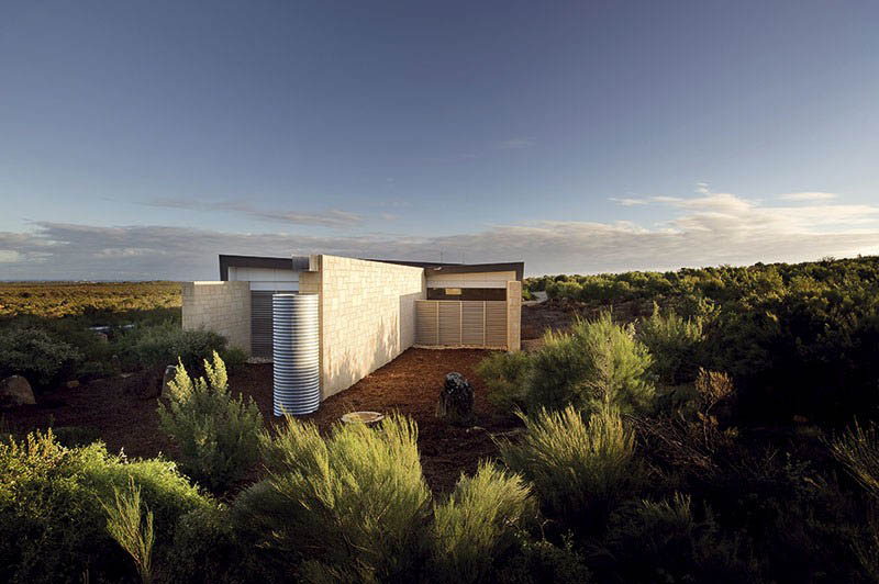 Pinnacles Interpretive Centre / Woodhead