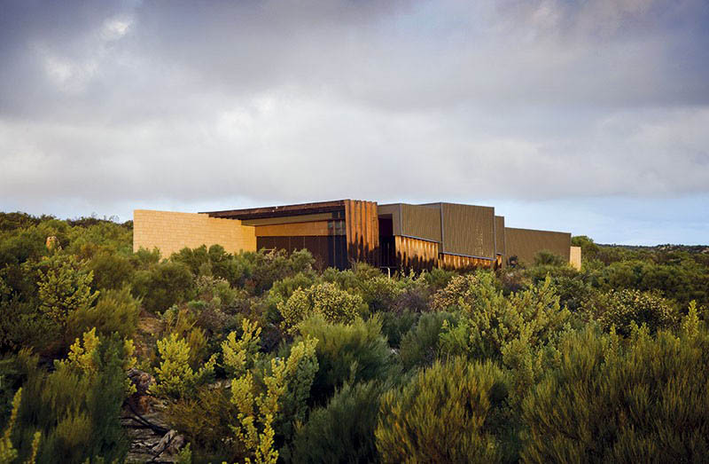 Pinnacles Interpretive Centre / Woodhead