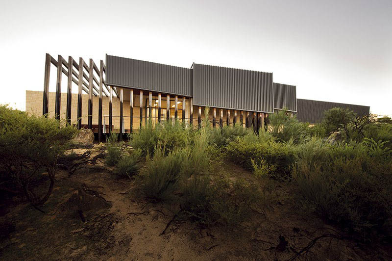 Pinnacles Interpretive Centre / Woodhead