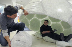 12 year old makes shelter for the homeless with plastic, wire and packing peanuts