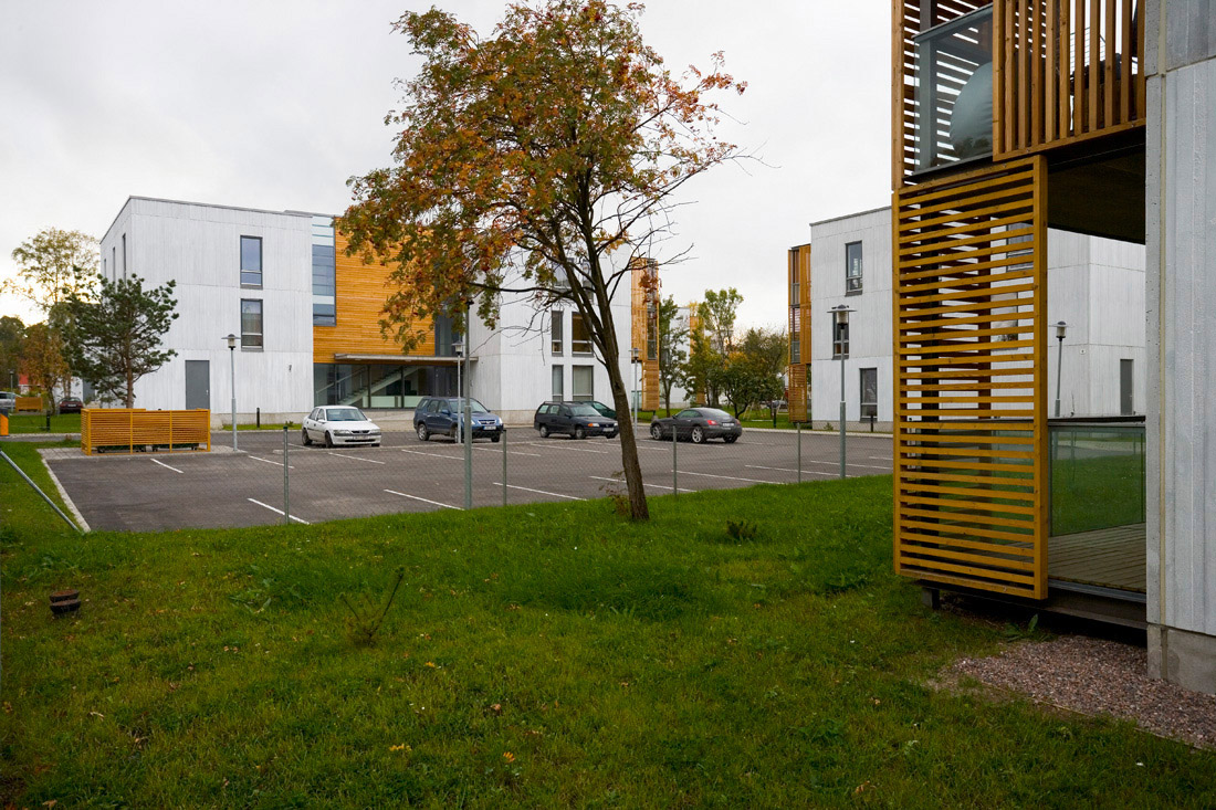 6 residential houses in Pahkli street / JVR Arhitektuuribüroo