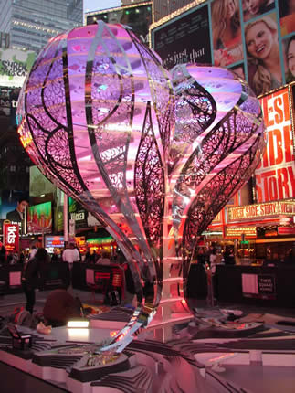 1673778439_valentinesculpture 1673778439_valentinesculpture via http://www.timessquarenyc.org/about_us/ValentineTimesSquare.html