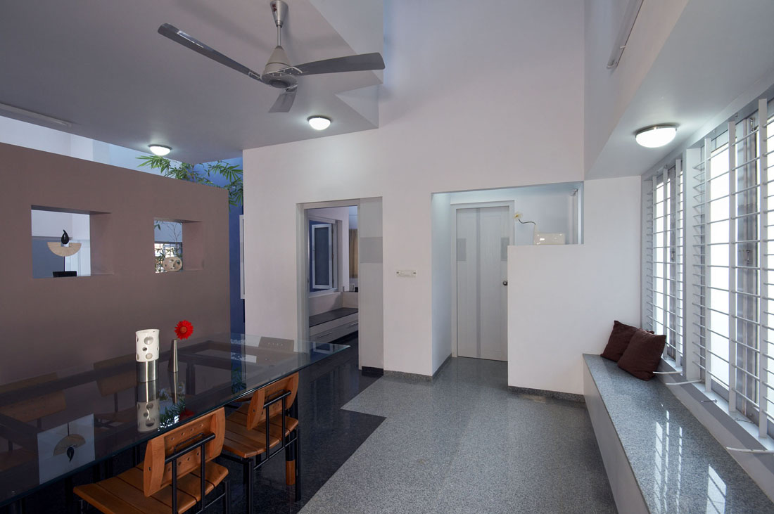 Residence at Punkunnam / LIJO RENY architects