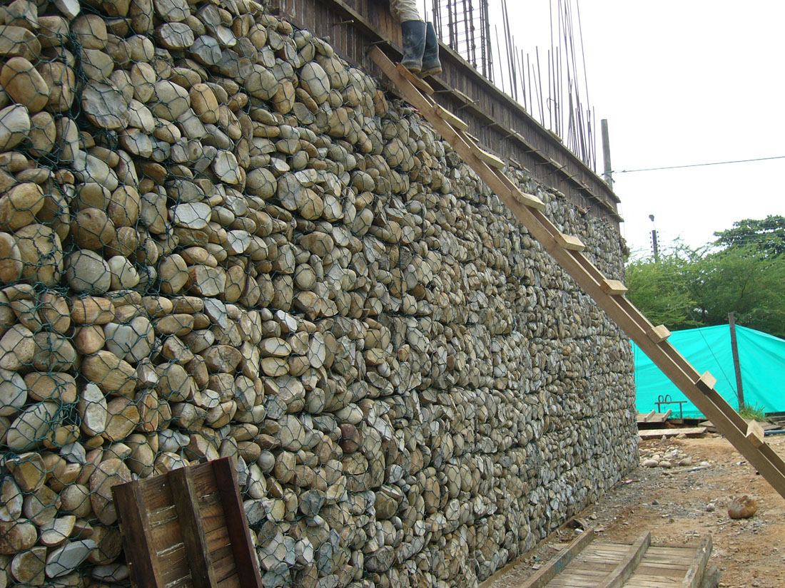 2044703088_stone-first-floor-detail 2044703088_stone-first-floor-detail