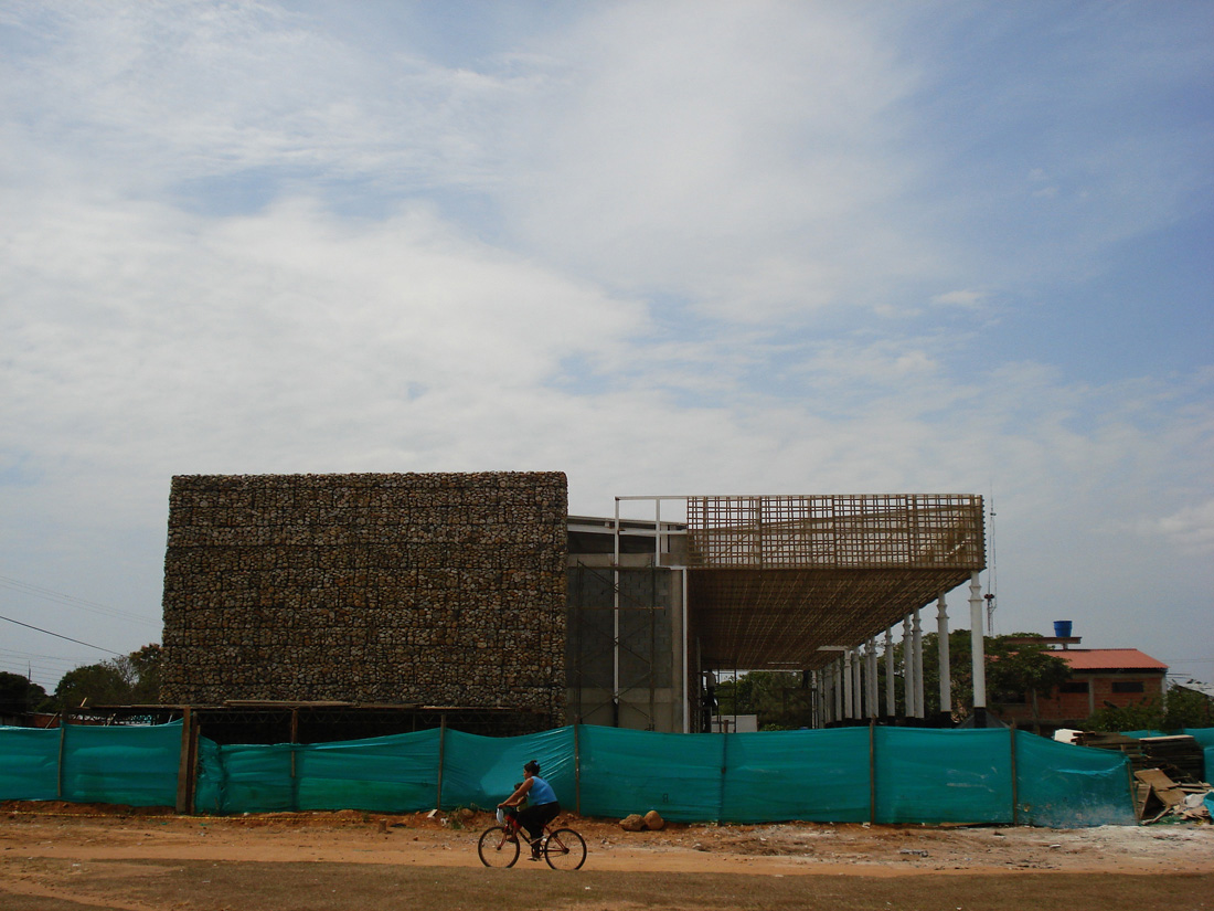 490473805_bikes-facade 490473805_bikes-facade