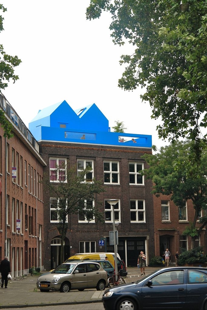 543925390_street-view CROWNING GLORY