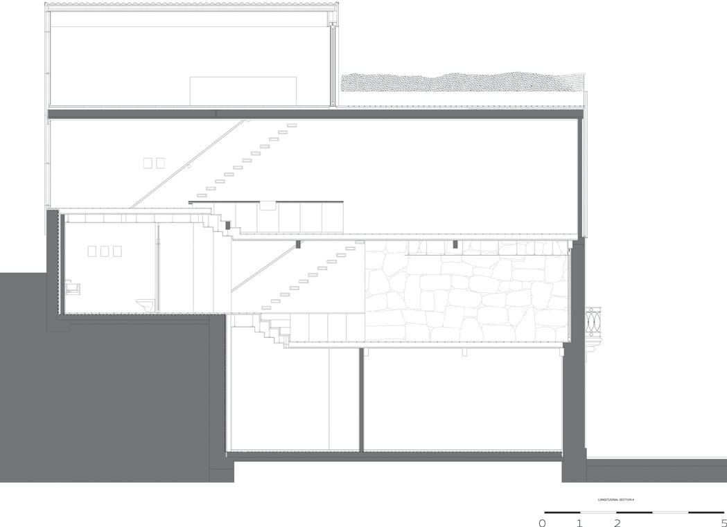 Outeiro House / Ezzo