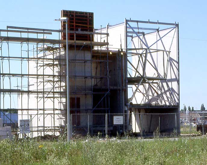 Body House / Monolab