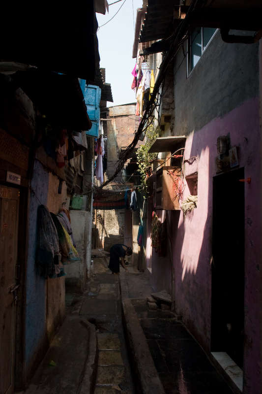 Learning from the slums (1/2):literature and urban renewal