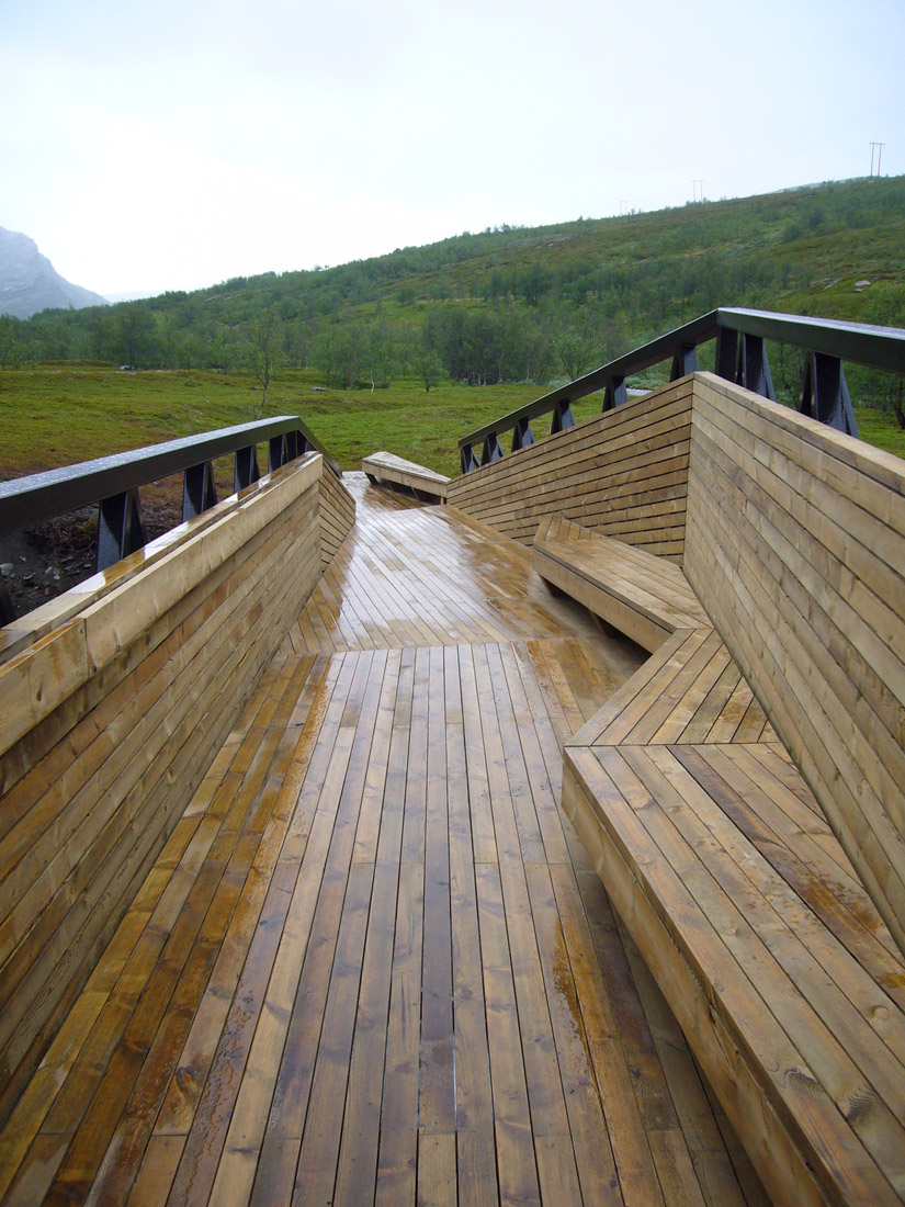 Lillefjord Rest area & footbridge / Pushak