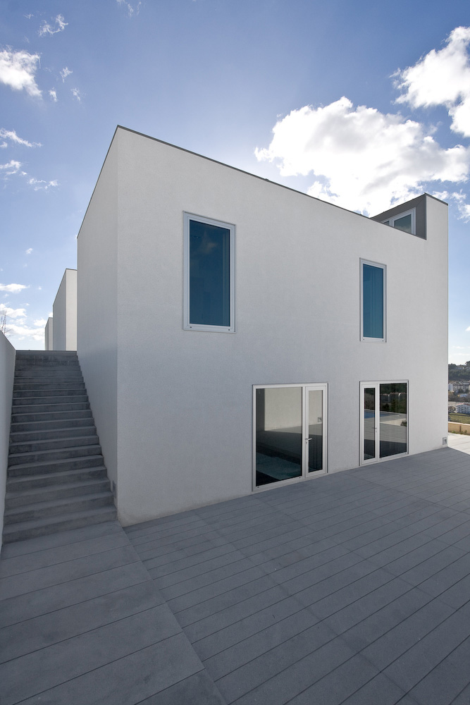 House in Pousos / Ricardo Bak Gordon