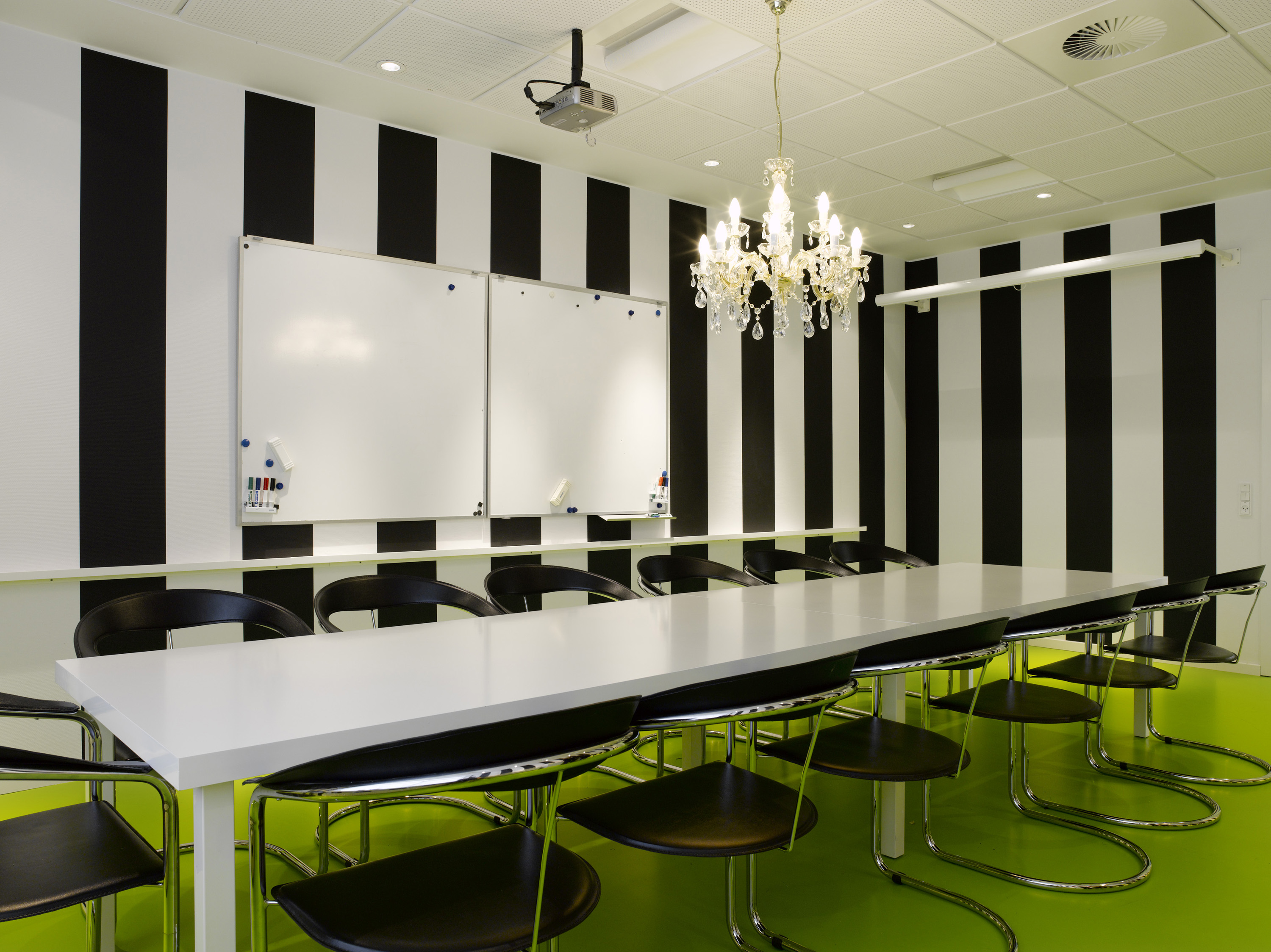 1343497398_lego-blackwhitemeetingroom 1343497398_lego-blackwhitemeetingroom