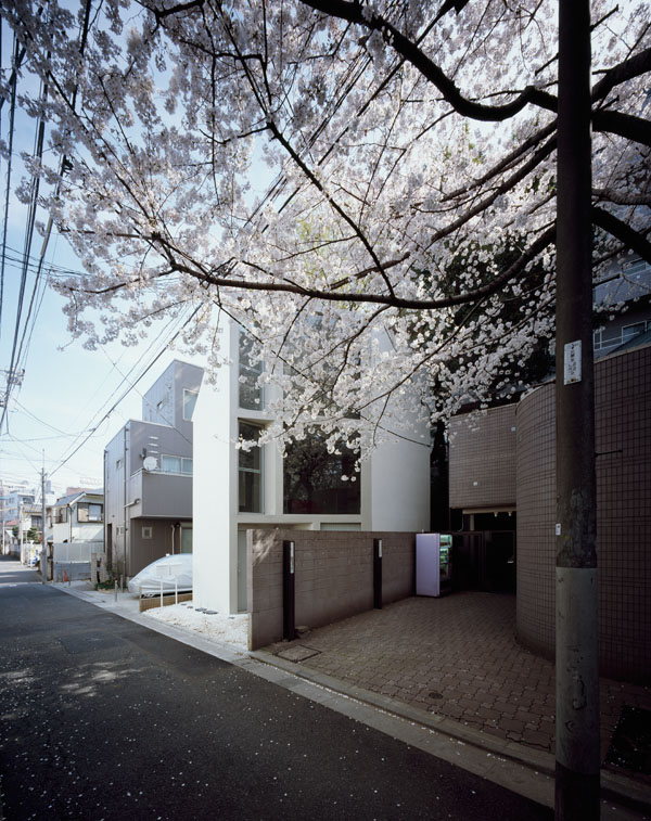63.02° / Jo Nagasaka + Schemata
