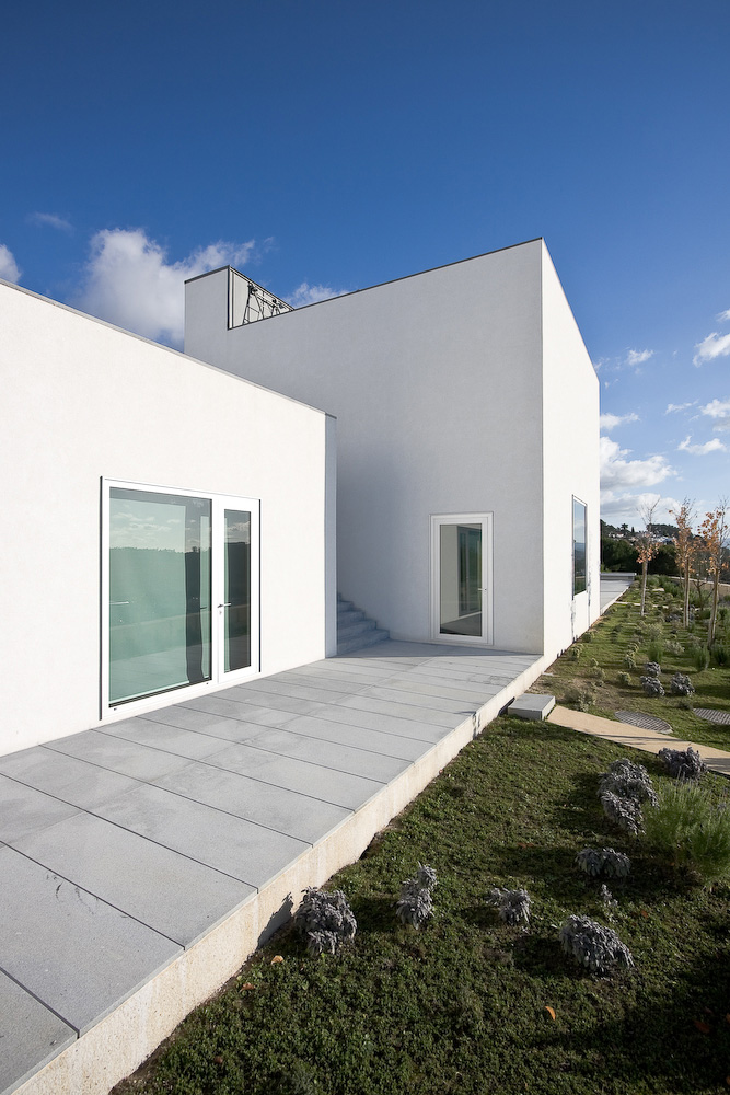 House in Pousos / Ricardo Bak Gordon