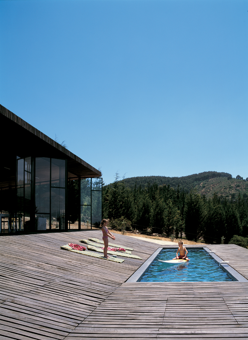 Deck House / Assadi + Pulido