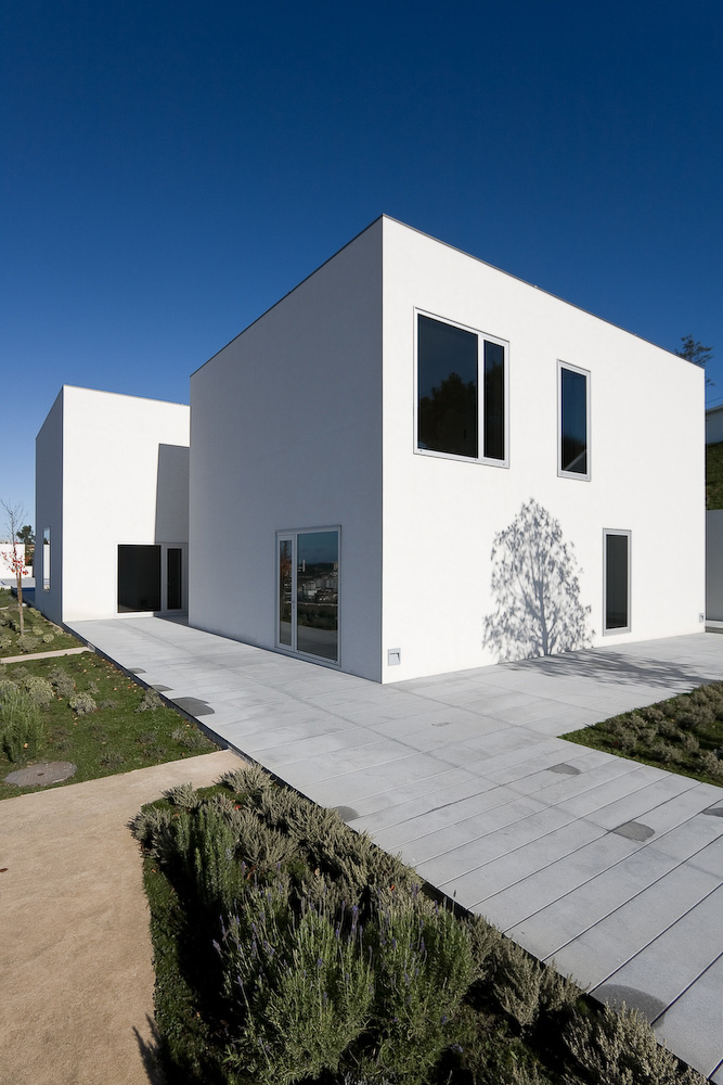 House in Pousos / Ricardo Bak Gordon