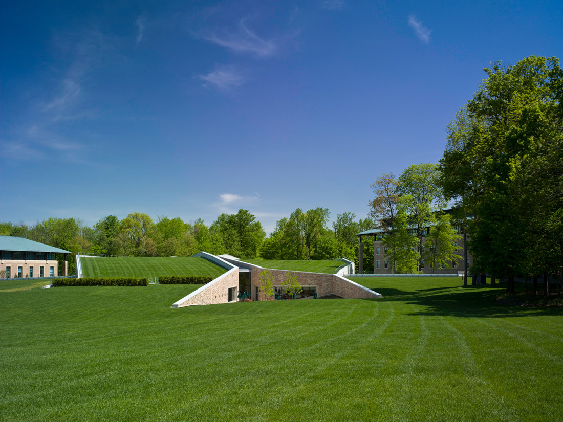 1886746502_exterior-south-lawn1 1886746502_exterior-south-lawn1