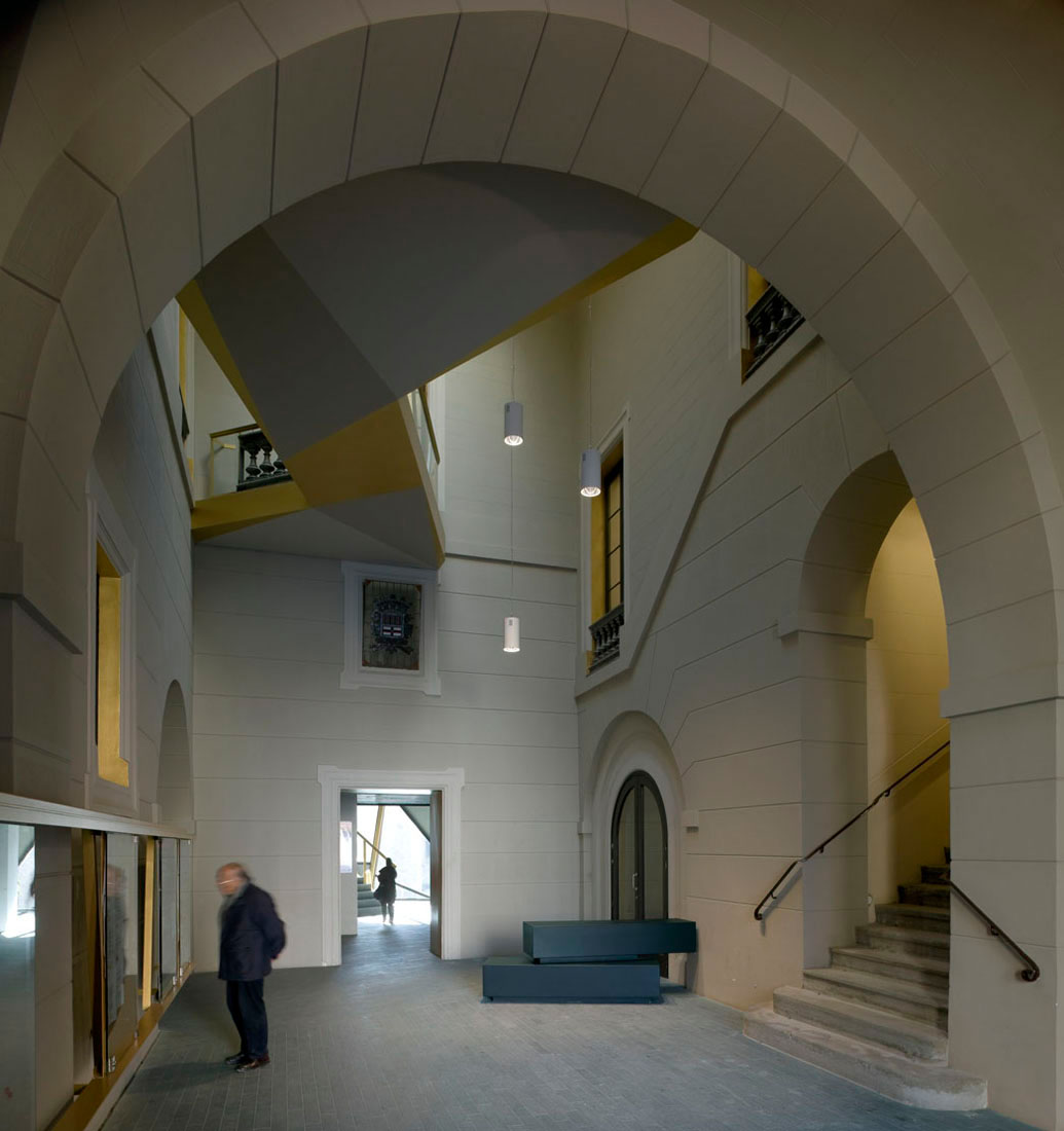 Manresa City Hall / Add Bailo Rull