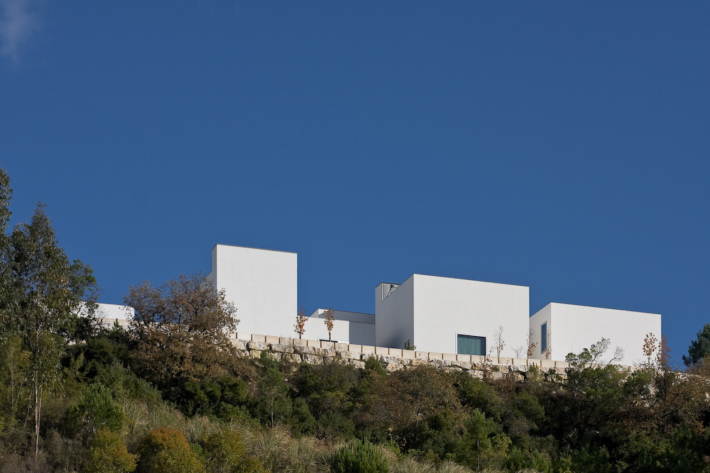 House in Pousos / Ricardo Bak Gordon