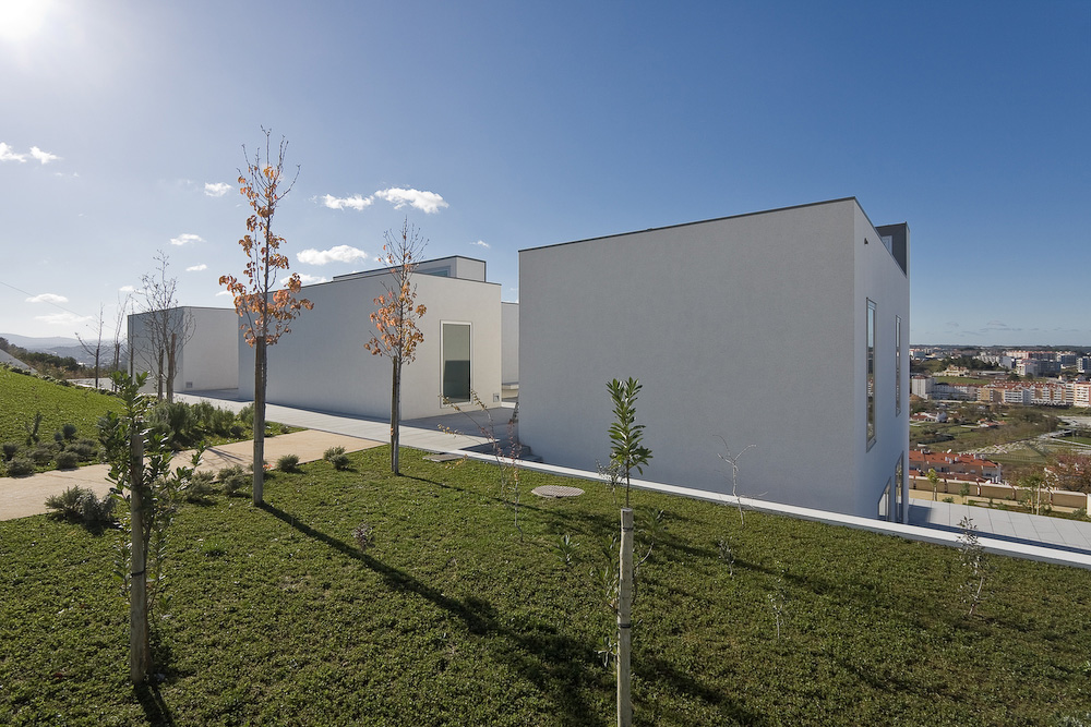 House in Pousos / Ricardo Bak Gordon
