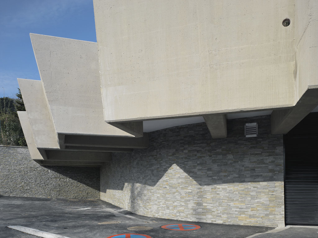 Villa Beli Kriz / SADAR + VUGA