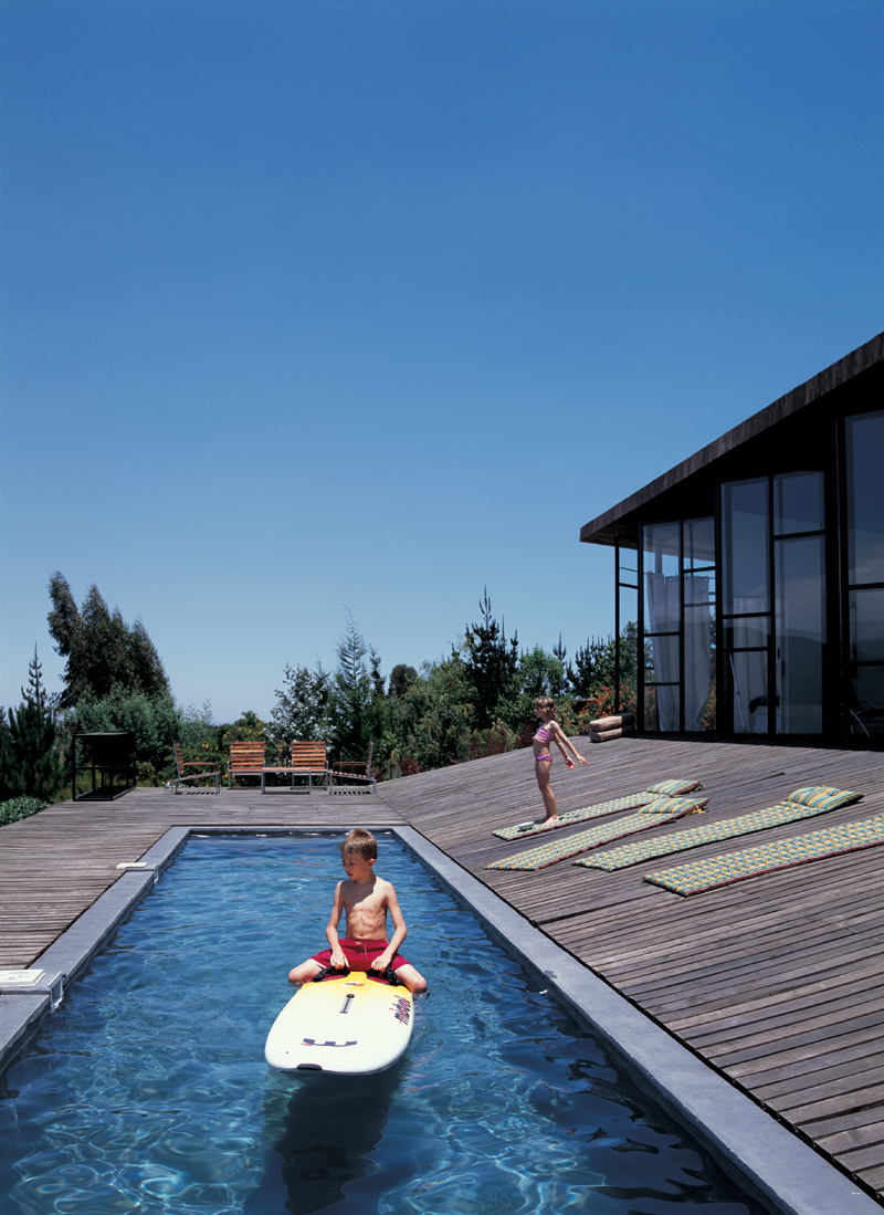 Deck House / Assadi + Pulido