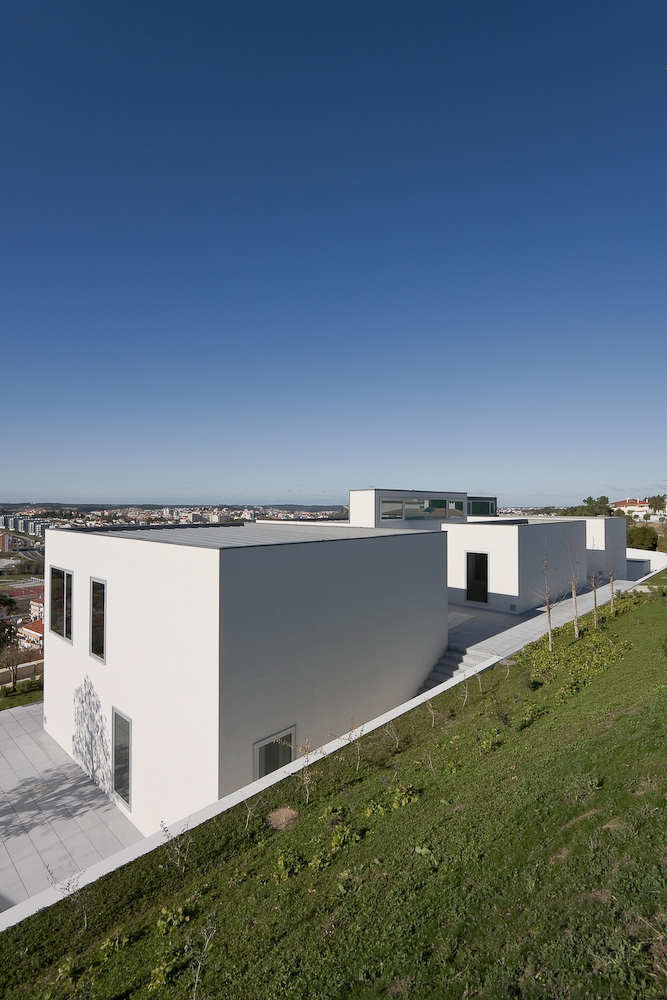 House in Pousos / Ricardo Bak Gordon