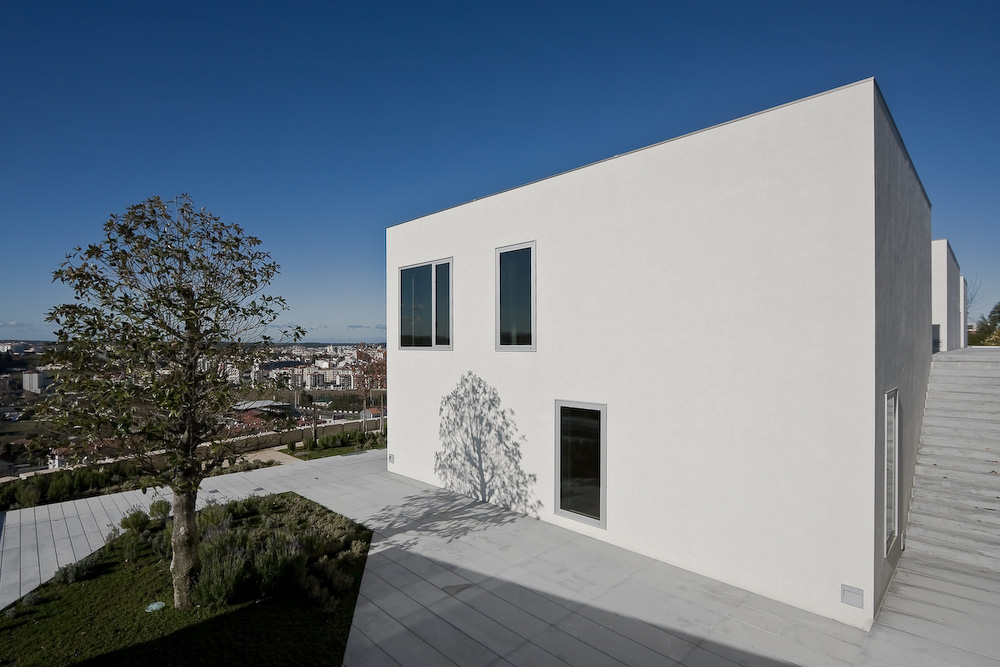 House in Pousos / Ricardo Bak Gordon