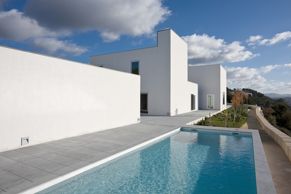 House in Pousos / Ricardo Bak Gordon