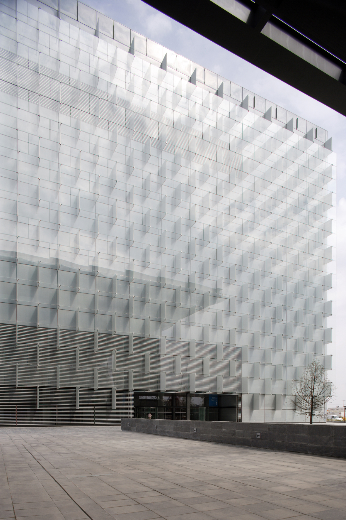 Telefonica Headquarters, Madrid / Rafael de La-Hoz