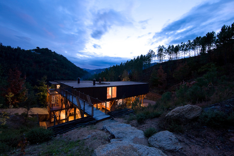 Casa Adpropeixe / Carlos Castanheira & Clara Bastai