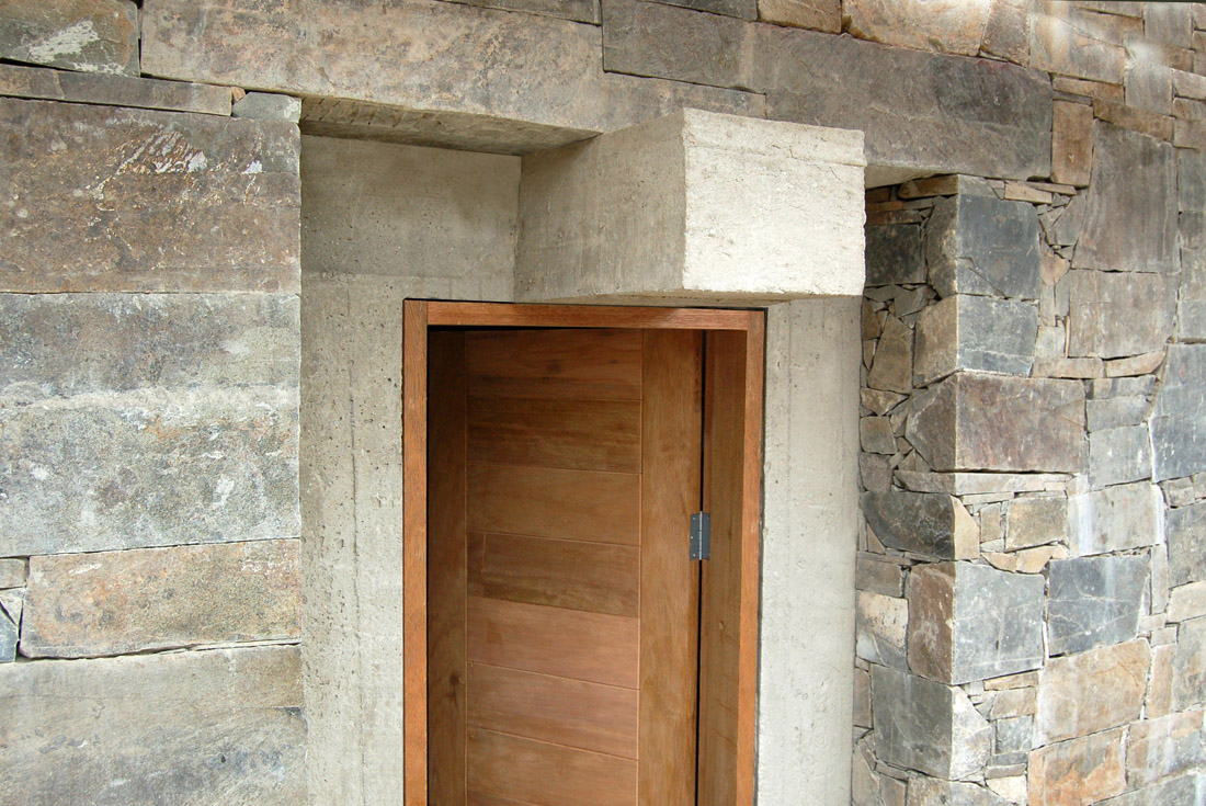 1895080239_detail-at-male-entrance 1895080239_detail-at-male-entrance