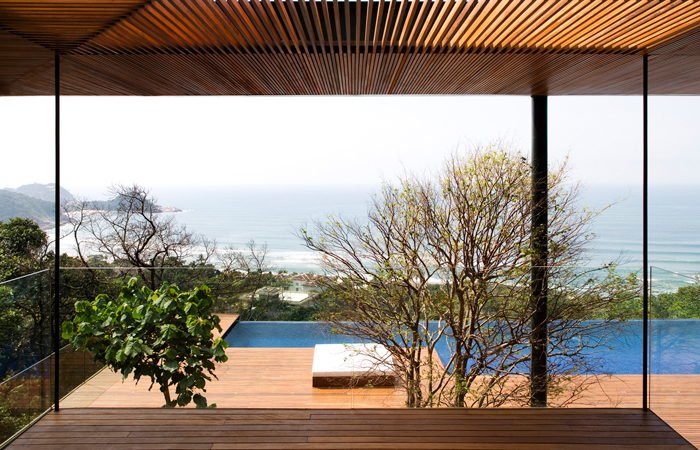 Guarujá House / Bernardes Jacobsen