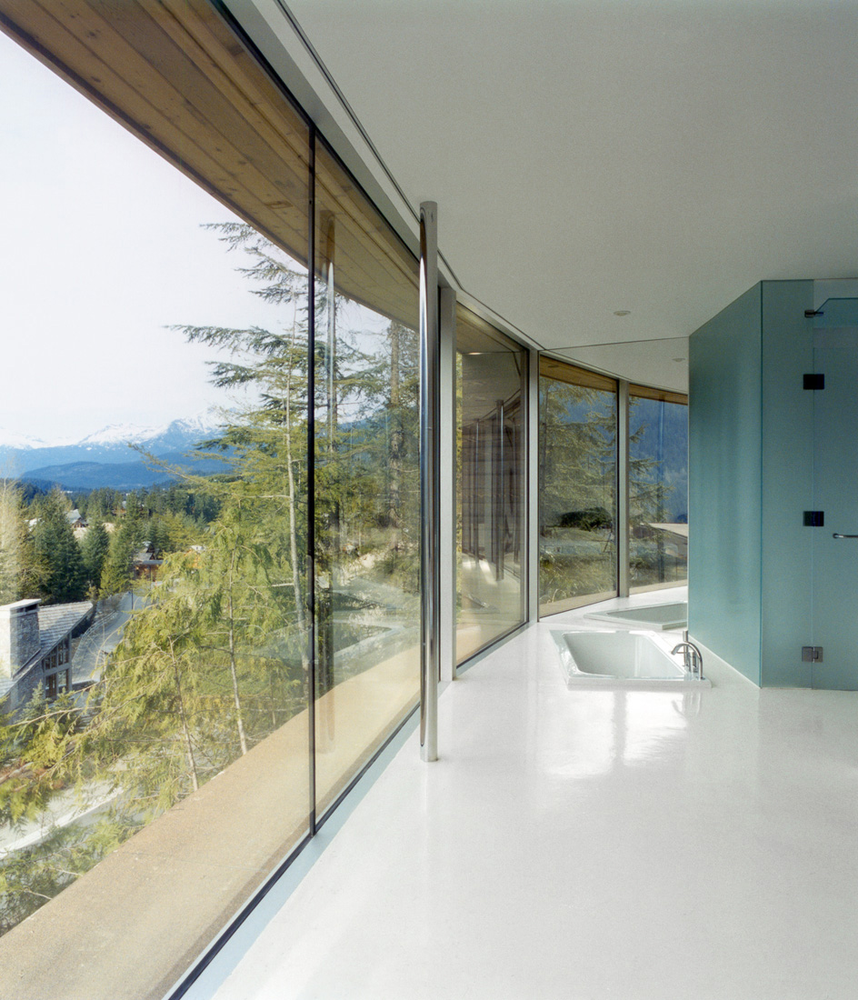 Khyber Ridge / Studio NminusOne