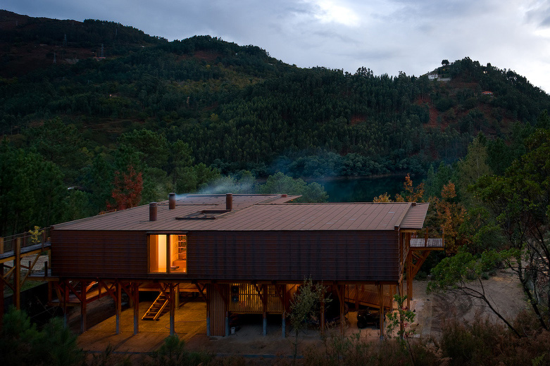 Casa Adpropeixe / Carlos Castanheira & Clara Bastai