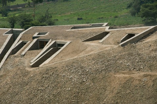 946452364_detail-at-west-side-of-hill
